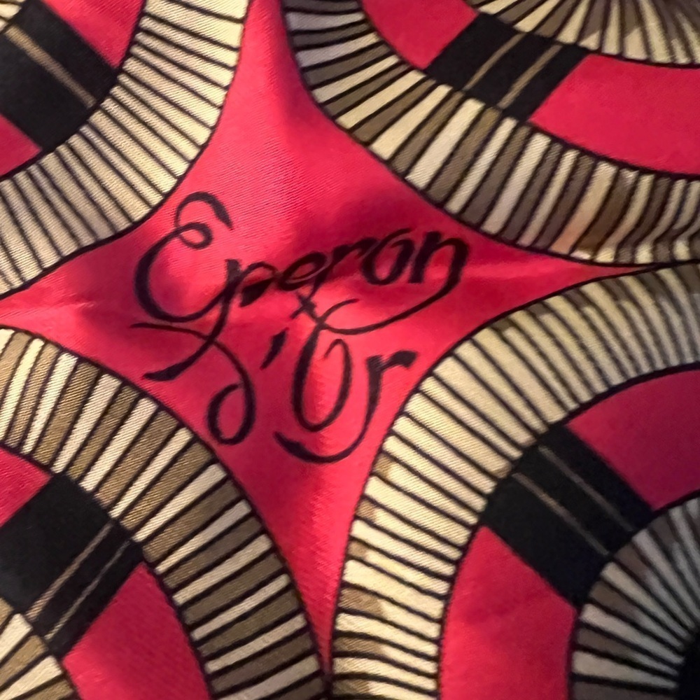 Hermès Esperon D’Or Red and Gold Silk Scarf - Picture 6 of 9